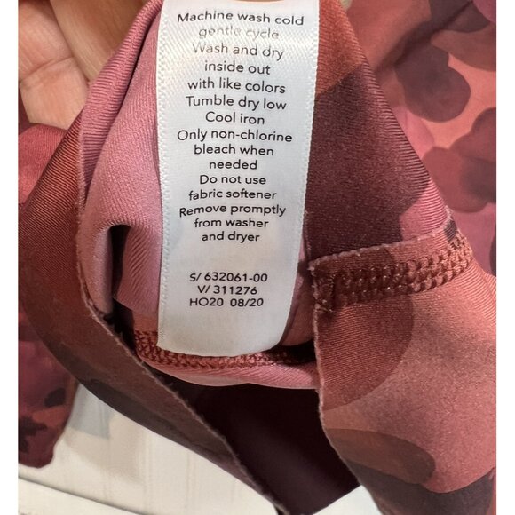 Athleta Pinnacle Cropped Hoodie Top Medium Red Mantra Print Thumb Holes - Picture 8 of 8